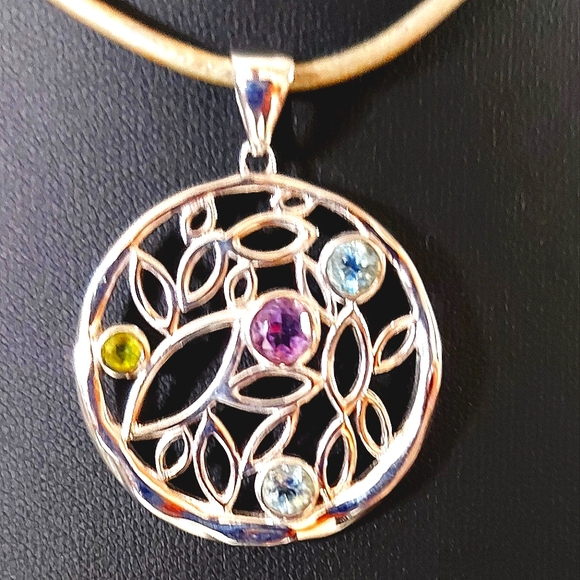 Sterling pendant with semi precious stones - Picture 2 of 4